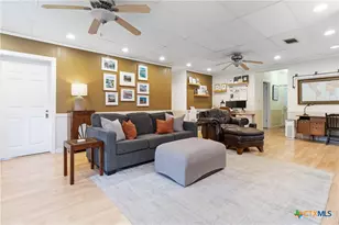 859 Pine St, New Braunfels, TX 78130 - Photo 5