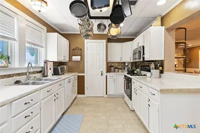 859 Pine Street, New Braunfels, TX 78130 - Photo 13