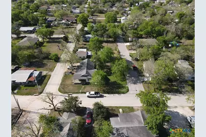 631 E Ireland Street, Seguin, TX 78155 - Photo 9