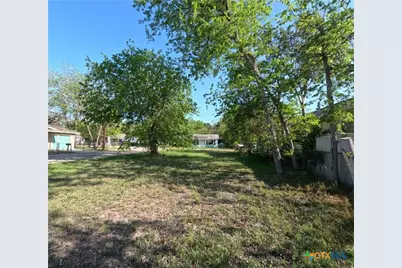 631 E Ireland Street, Seguin, TX 78155 - Photo 5