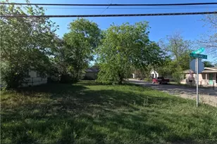 631 E Ireland St, Seguin, TX 78155 - Photo 7