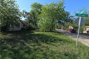 631 E Ireland St, Seguin, TX 78155 - Photo 3