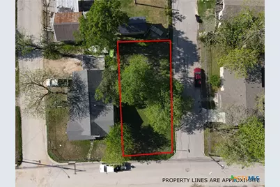 631 E Ireland Street, Seguin, TX 78155 - Photo 1