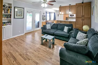 904 Iola Street, Victoria, TX 77904 - Photo 9