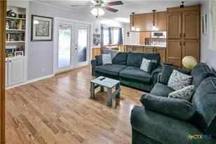 904 Iola St, Victoria, TX 77904 - Photo 9