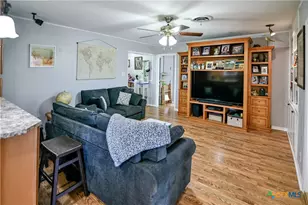 904 Iola St, Victoria, TX 77904 - Photo 13