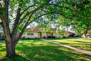 904 Iola St, Victoria, TX 77904 - Photo 3