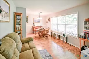 904 Iola St, Victoria, TX 77904 - Photo 7