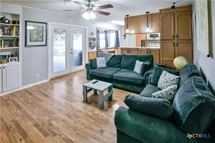 904 Iola St, Victoria, TX 77904 - Photo 11