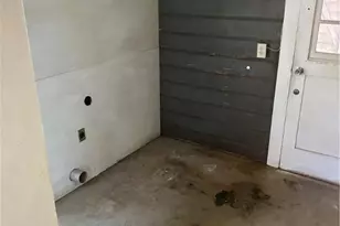 1805 E Guadalupe St, Victoria, TX 77901 - Photo 7