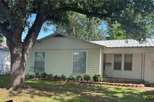 1805 E Guadalupe St, Victoria, TX 77901 - Photo 1