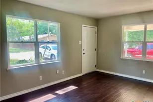 413 Vickers Ave, Seguin, TX 78155 - Photo 7