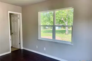 413 Vickers Ave, Seguin, TX 78155 - Photo 11