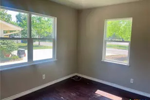 413 Vickers Ave, Seguin, TX 78155 - Photo 13