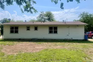 413 Vickers Ave, Seguin, TX 78155 - Photo 19