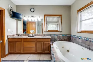 1657 County Rd 434, Stockdale, TX 78160 - Photo 17