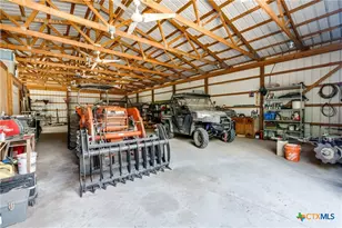 1657 County Rd 434, Stockdale, TX 78160 - Photo 39