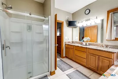1657 County Road 434, Stockdale, TX 78160 - Photo 15