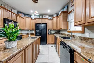 1657 County Rd 434, Stockdale, TX 78160 - Photo 11