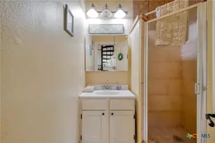 200 Redbird Ln, Kingsbury, TX 78638 - Photo 37