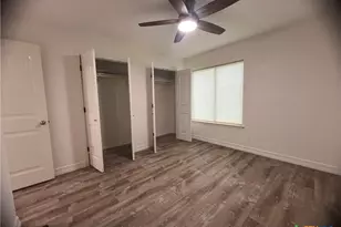 1033 Parkview Dr, Canyon Lake, TX 78133 - Photo 11