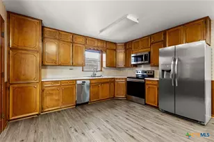 571 N Houston Ave, New Braunfels, TX 78130 - Photo 7