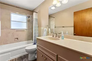 571 N Houston Ave, New Braunfels, TX 78130 - Photo 17