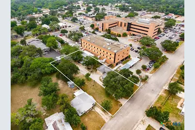 571 N Houston Avenue, New Braunfels, TX 78130 - Photo 1