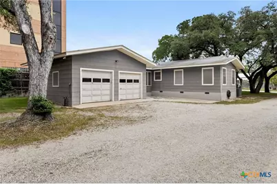 571 N Houston Avenue, New Braunfels, TX 78130 - Photo 5