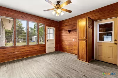 571 N Houston Avenue, New Braunfels, TX 78130 - Photo 11