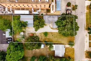 571 N Houston Ave, New Braunfels, TX 78130 - Photo 25