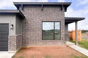 102 Persimmon Ct, Victoria, TX 77904 - Photo 5