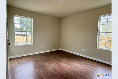 700 E 5th Street, Nixon, TX 78140 - Photo 25