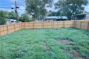 700 E 5th St, Nixon, TX 78140 - Photo 29