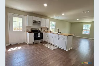 700 E 5th Street, Nixon, TX 78140 - Photo 5