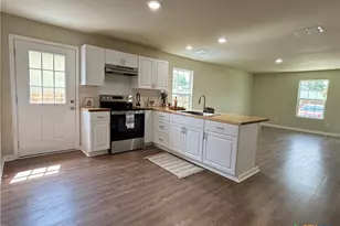 700 E 5th St, Nixon, TX 78140 - Photo 5