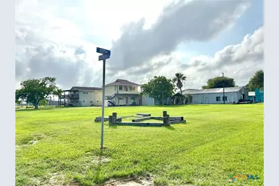 1306 W Madison Avenue, Port O'Connor, TX 77982 - Photo 5