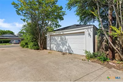 1301 Chapel Creek Road, Waco, TX 76712 - Photo 33