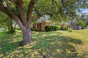 1301 Chapel Creek Rd, Waco, TX 76712 - Photo 3