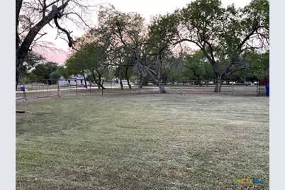 1310 W Grand Avenue, Yoakum, TX 77995 - Photo 21