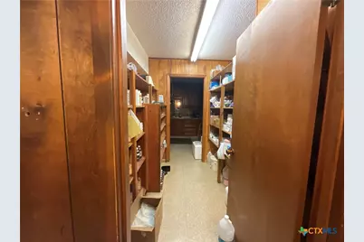 1310 W Grand Avenue, Yoakum, TX 77995 - Photo 33