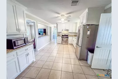 510 E 7th Street, Yorktown, TX 78164 - Photo 3