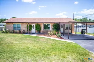 510 E 7th St, Yorktown, TX 78164 - Photo 1