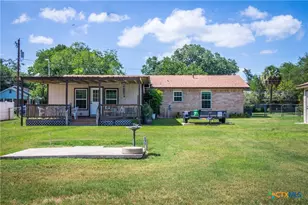 510 E 7th St, Yorktown, TX 78164 - Photo 17