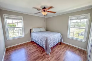 510 E 7th St, Yorktown, TX 78164 - Photo 11