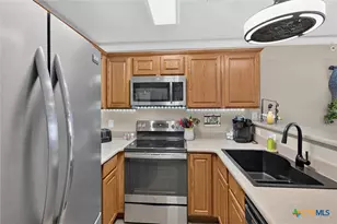 730 E Mather St, New Braunfels, TX 78130 - Photo 9