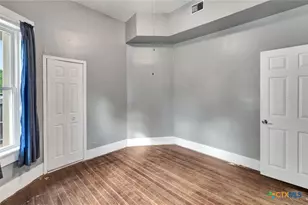 214 Hubbard St, Yoakum, TX 77995 - Photo 15