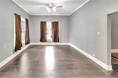 214 Hubbard Street, Yoakum, TX 77995 - Photo 7