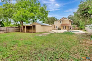 214 Hubbard St, Yoakum, TX 77995 - Photo 45