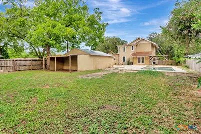 214 Hubbard Street, Yoakum, TX 77995 - Photo 45